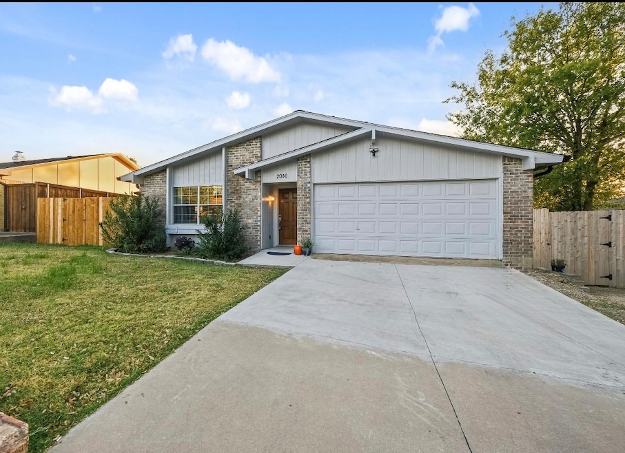 2016 Lymington Rd, Carrollton, TX 75007 - photo 1