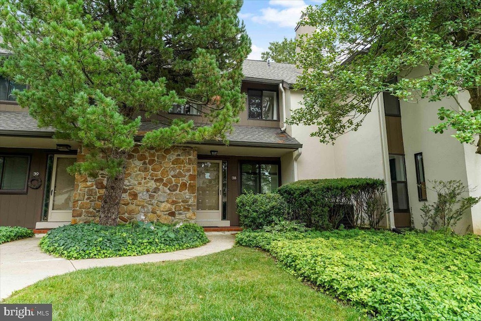 38 Oak Knoll Dr, Berwyn, PA 19312 - photo 1