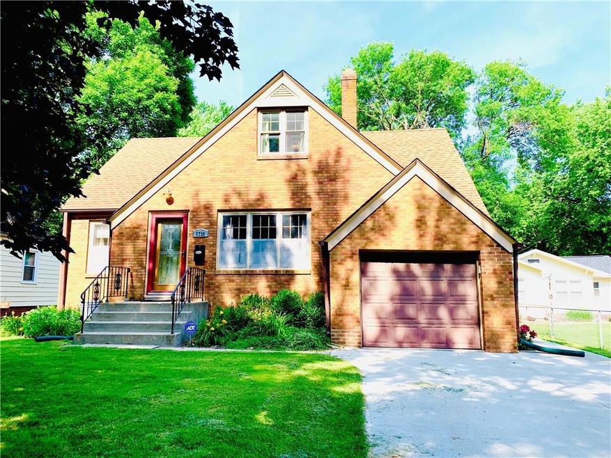 2720 45th St, Des Moines, IA 50310 - photo 1