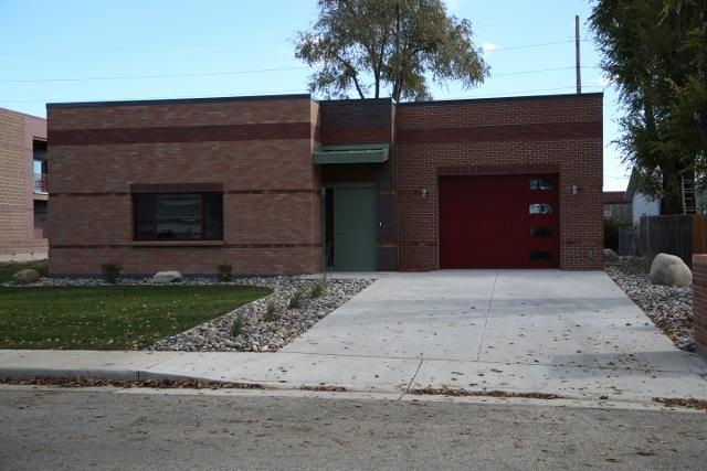 1211 N Gould