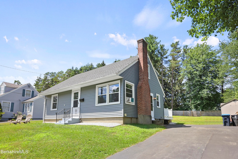 198 Allengate Ave, Pittsfield, MA 01201 - photo 1