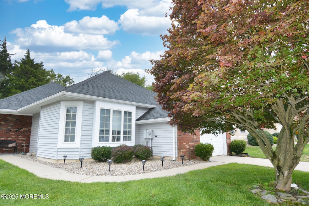 Pending $439,900 • Co-Listing Agent