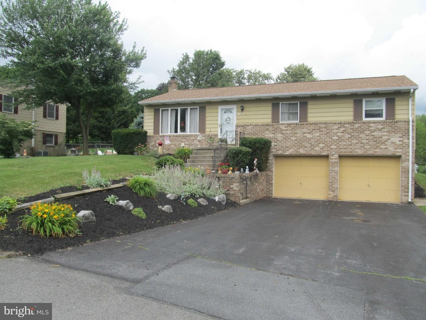 1955 Quigley Dr, Chambersburg, PA 17202 - photo 1