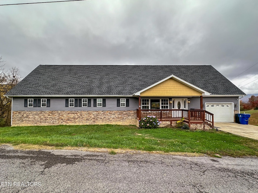 717 S 27th St Middlesboro KY 40965 MLS 1244519 Homes Com   717 S 27th St Middlesboro Ky Primaryphoto 