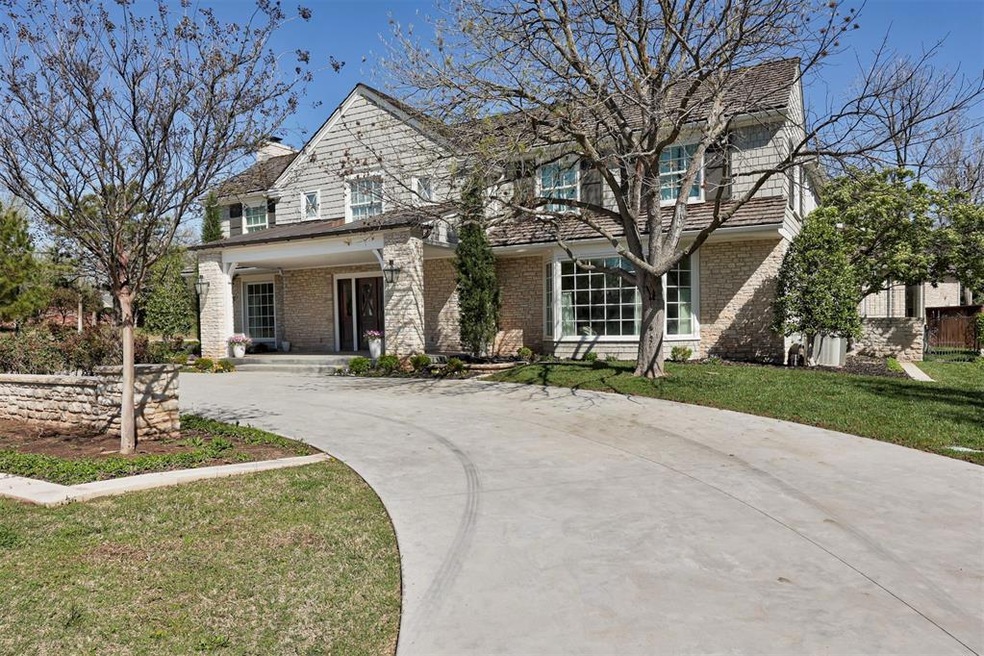 View of front facade with a front yard