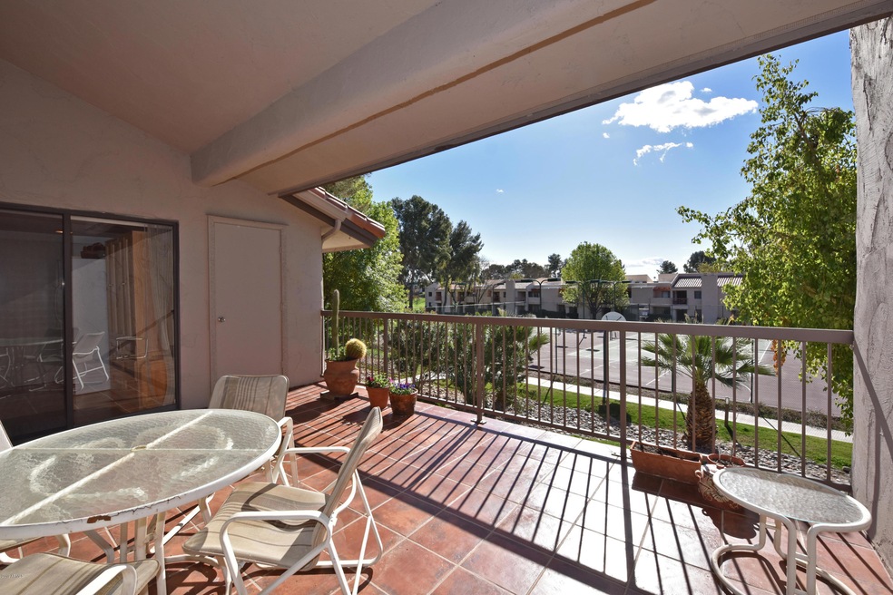 HUGE PATIO OVERLOOKING GREENBELT/TENNIS