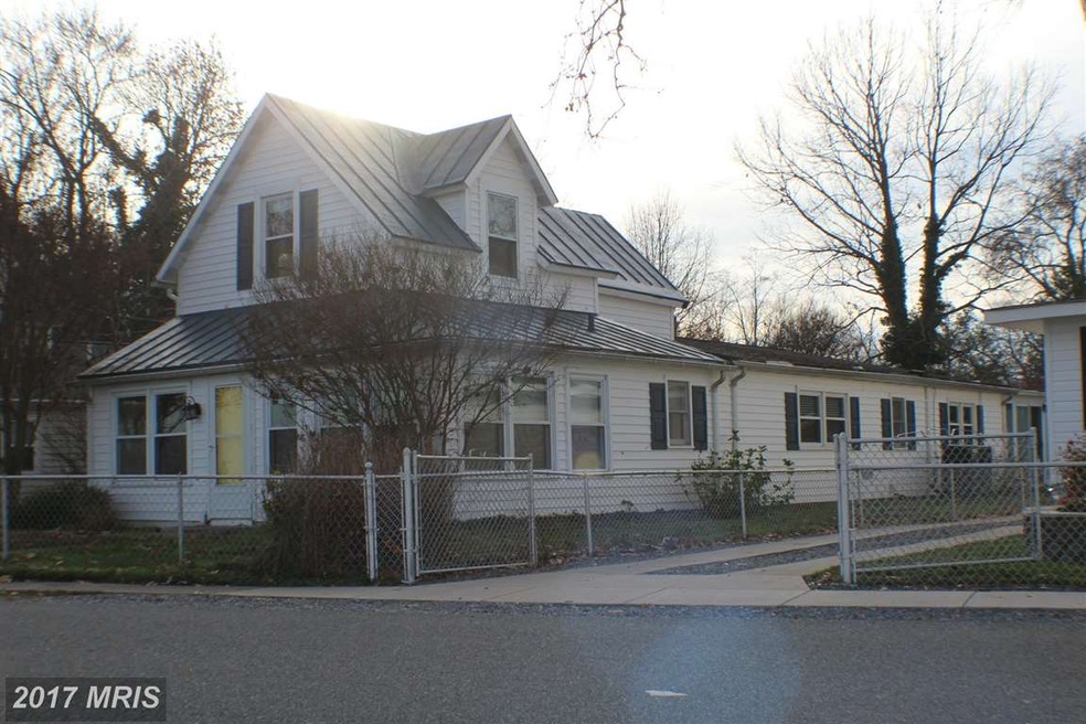 525 Irving Ave, Colonial Beach, VA 22443 - photo 1