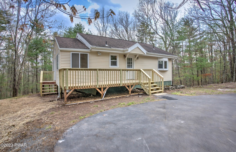 184 Eastwood Cir, Hawley, PA 18428 - photo 1