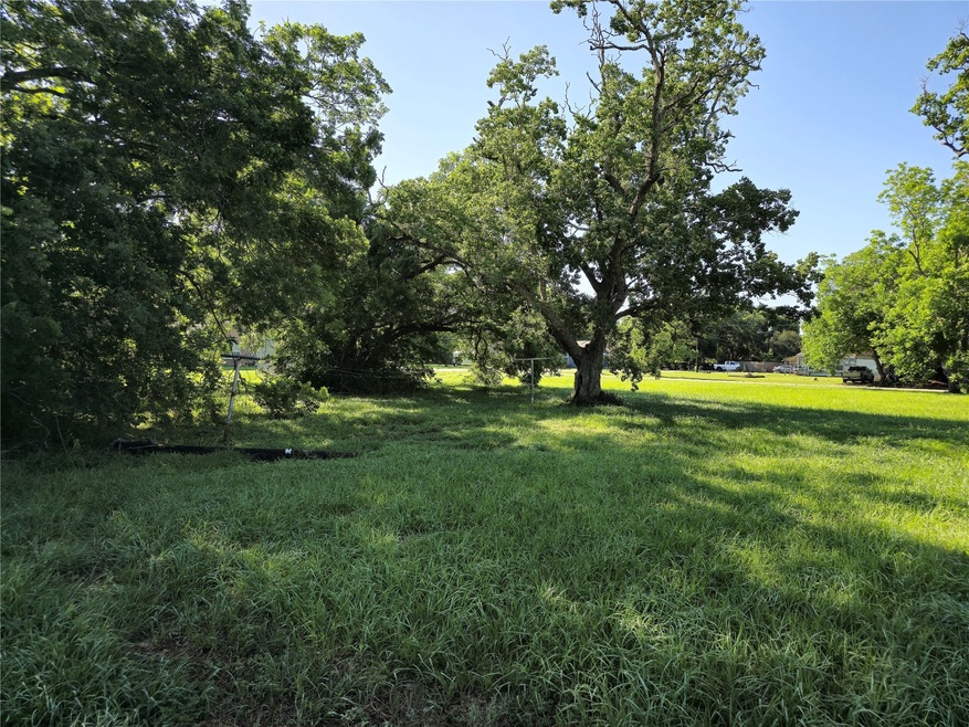 2412 Live Oak Ave, Bay City, TX 77414 - photo 1