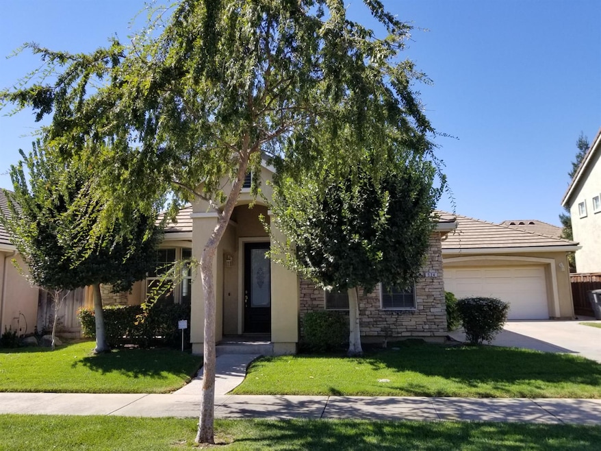 524 Wrangler St, Oakdale, CA 95361 - photo 1