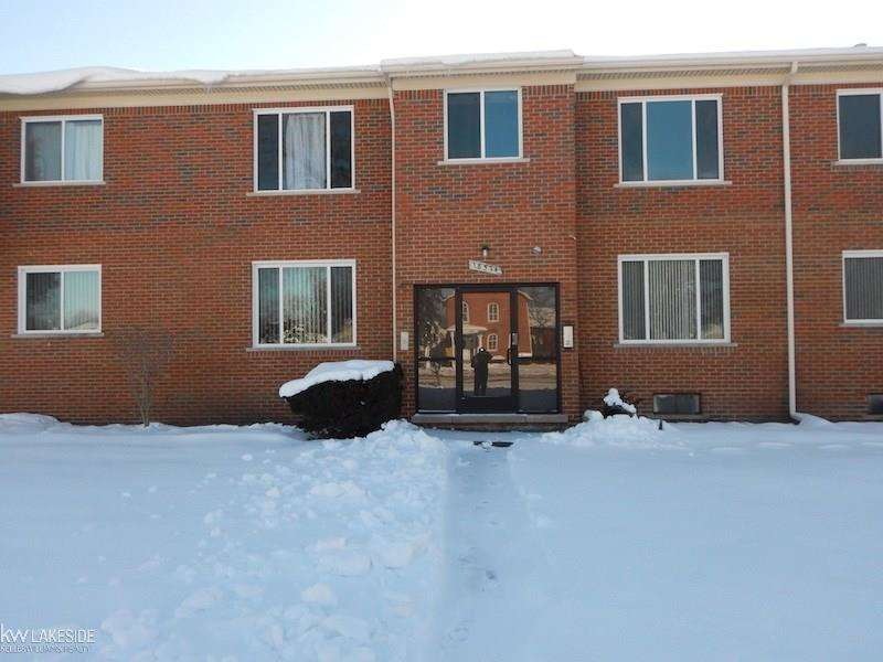 18574 Masonic unit 13, Fraser, MI 48026 - photo 1