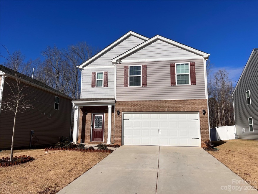 562 King Clover Ln, Clover, SC 29710 - photo 1