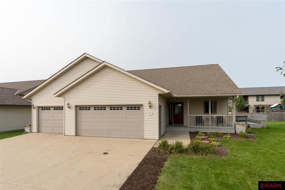 305 Cole Ct, Mankato, MN 56001 - photo 1