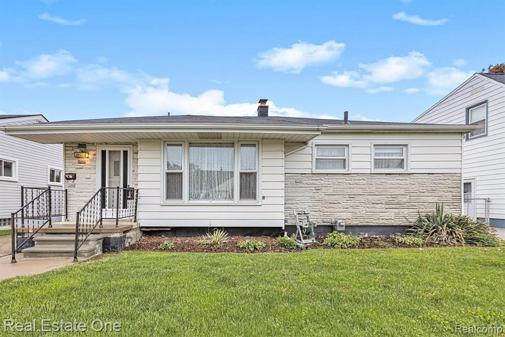 29531 Commonwealth St, Roseville, MI 48066 - photo 1