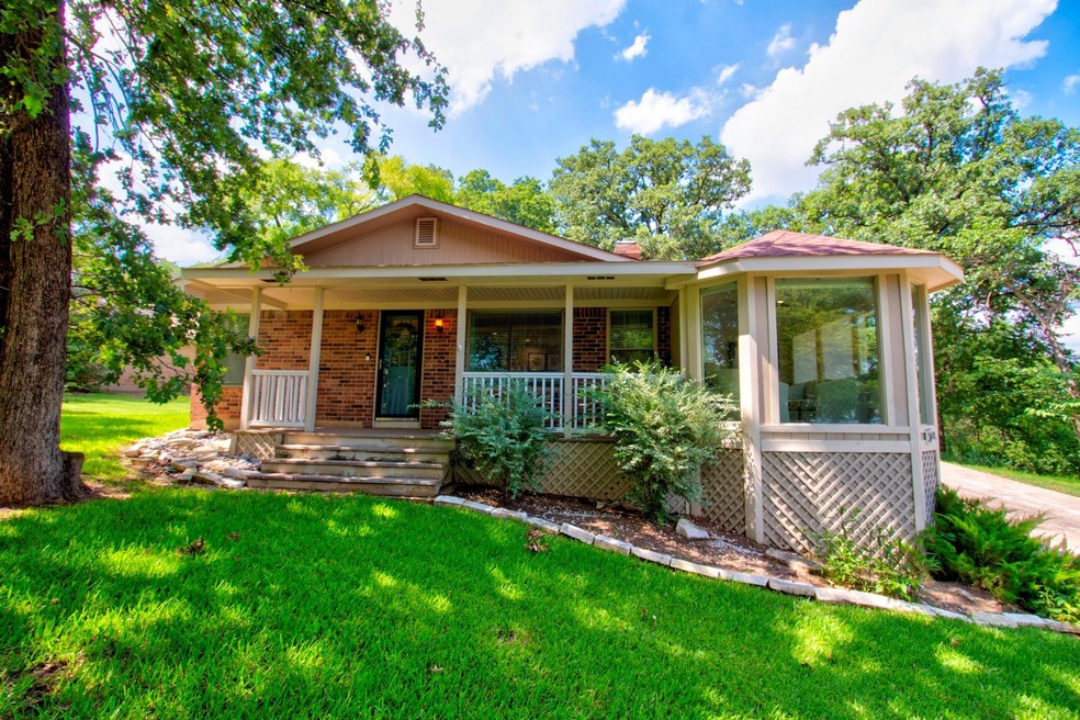 314 Kiowa Dr N, Gainesville, TX 76240 - photo 1