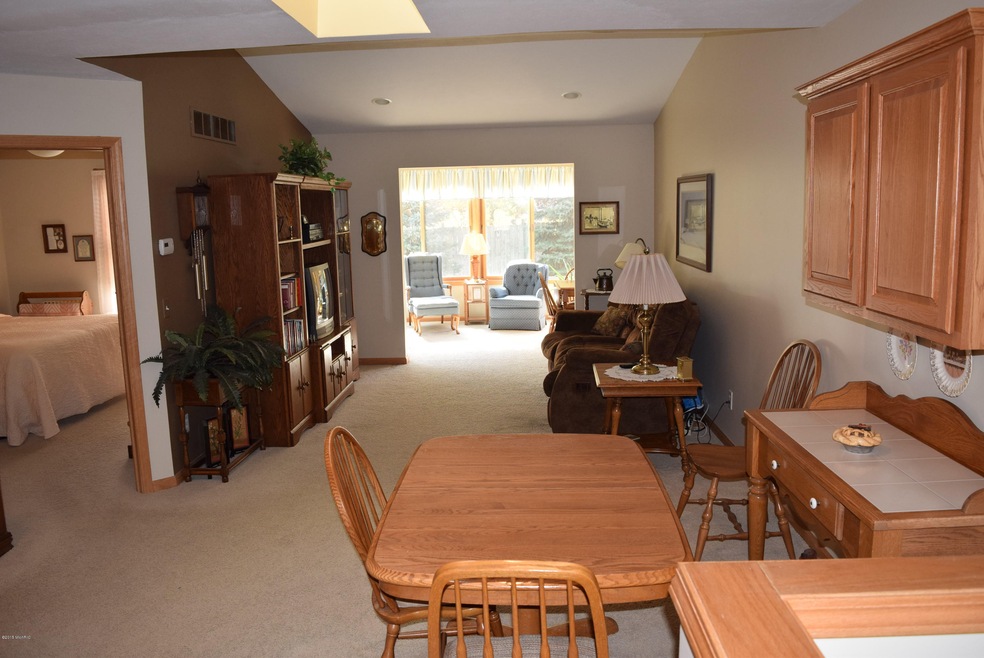 34 Brewer Park Cir unit 4, Grand Rapids, MI 49548 - photo 1