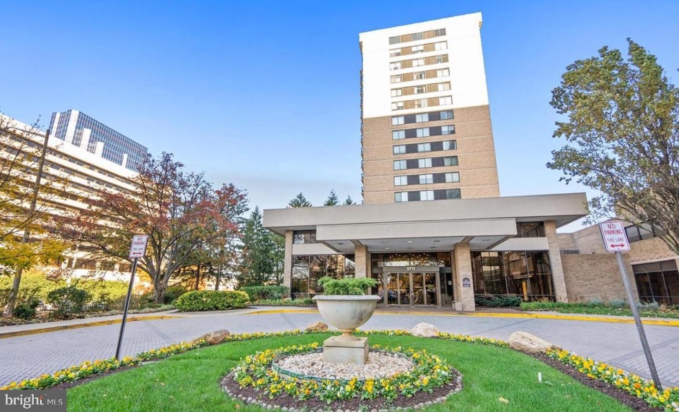 Skyline House unit 416, Baileys Crossroads, VA 22041 - photo 1