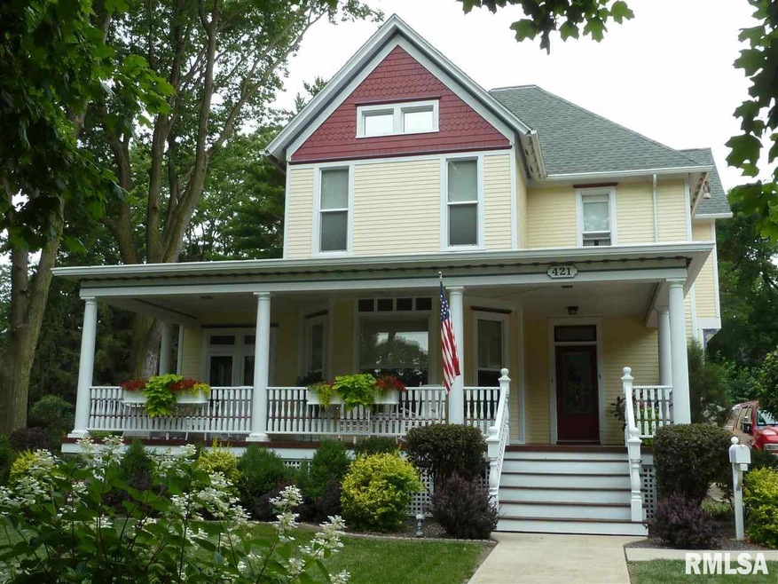 421 College Ave, Lincoln, IL 62656 - photo 1