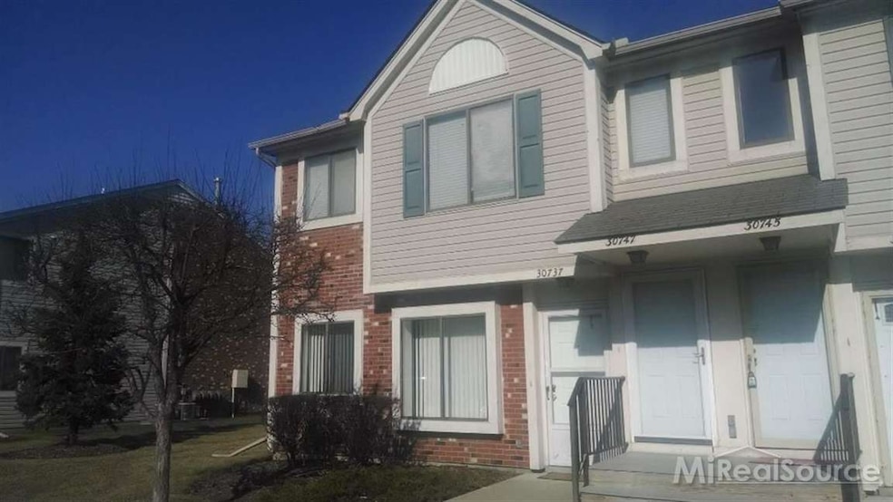 30737 Hidden Pines Ln unit 19 Bldg 2, Roseville, MI 48066 - photo 1