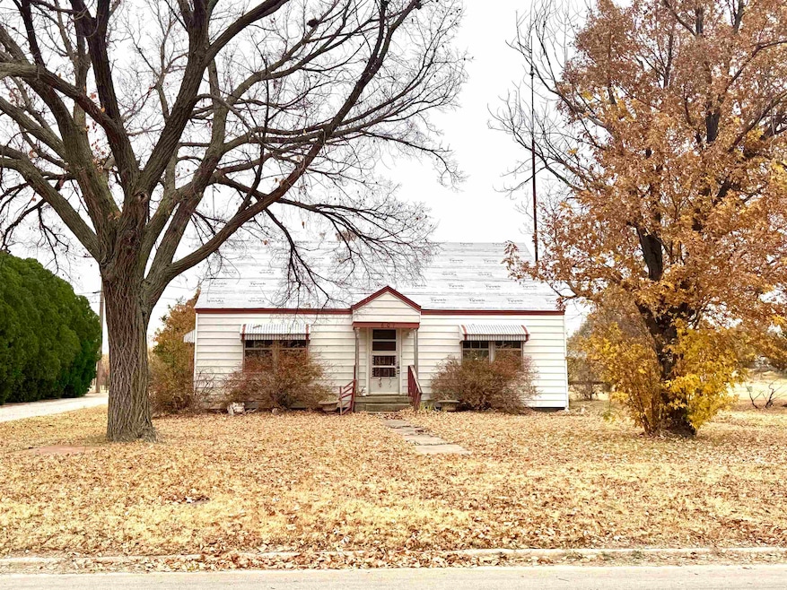 601 N Elm St, Mooreland, OK 73852 - photo 1