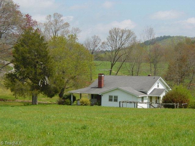 574 Shingle Gap Rd, Purlear, NC 28665 - photo 1