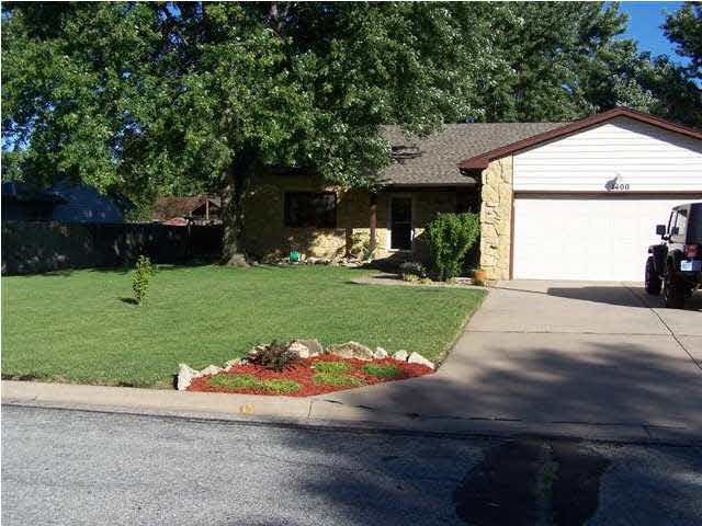 Welcome to 1400 E Blue Spruce