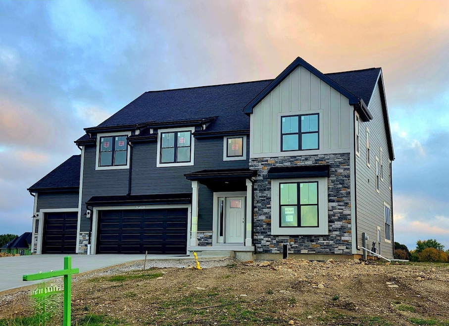 N58W25914 Autumn Ct, Lisbon, WI 53089 - photo 1