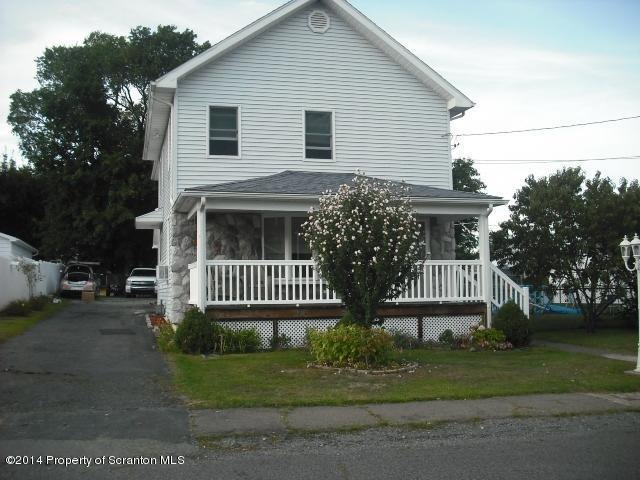 402 Roosevelt St, Jermyn, PA 18433 - photo 1