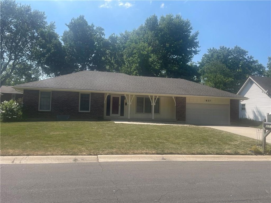 817 NW 13th St, Blue Springs, MO 64015 - photo 1