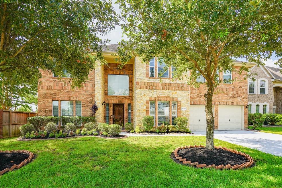 BEAUTIFUL 6-bedroom, 3.5-bath home with elegance.