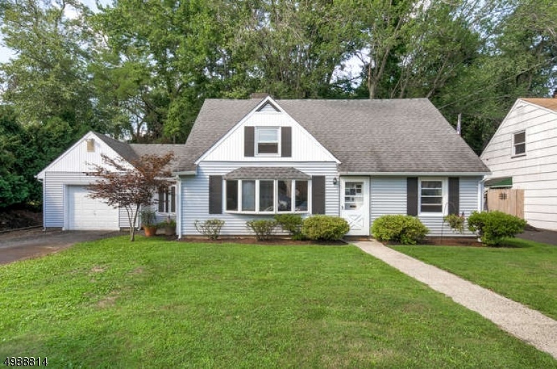 9 Tuttle St, Green Brook, NJ 08812 - photo 1