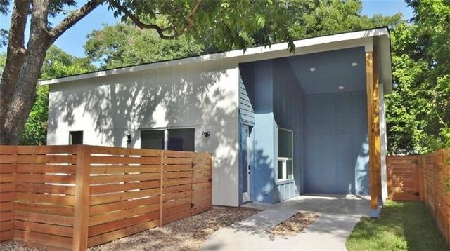 Hard to find 1-story in stellar east Austin locati