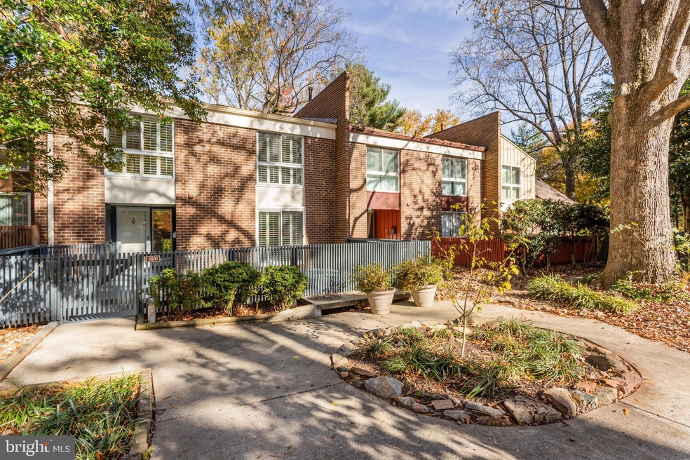 11531 Links Dr, Reston, VA 20190 - photo 1