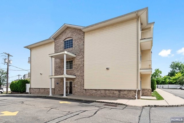 520 Victor St unit 54, Saddle Brook, NJ 07663 - photo 1