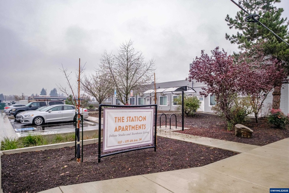 1127 SE 6th Ave, Albany, OR 97321 - photo 1