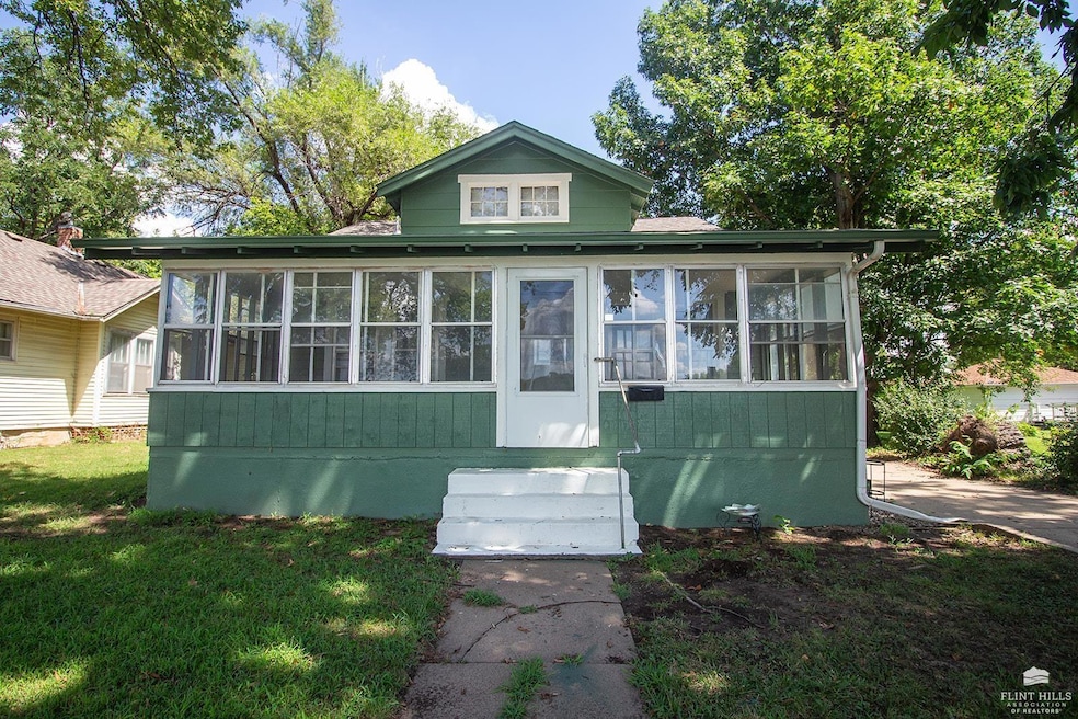 805 N Mulberry St, Abilene, KS 67410 - photo 1