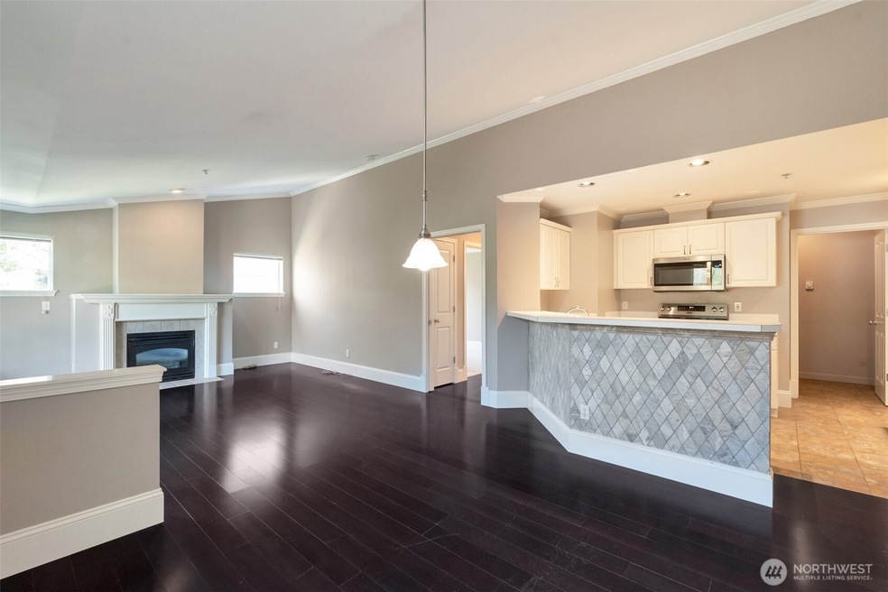 Spacious unit with Open kitchen