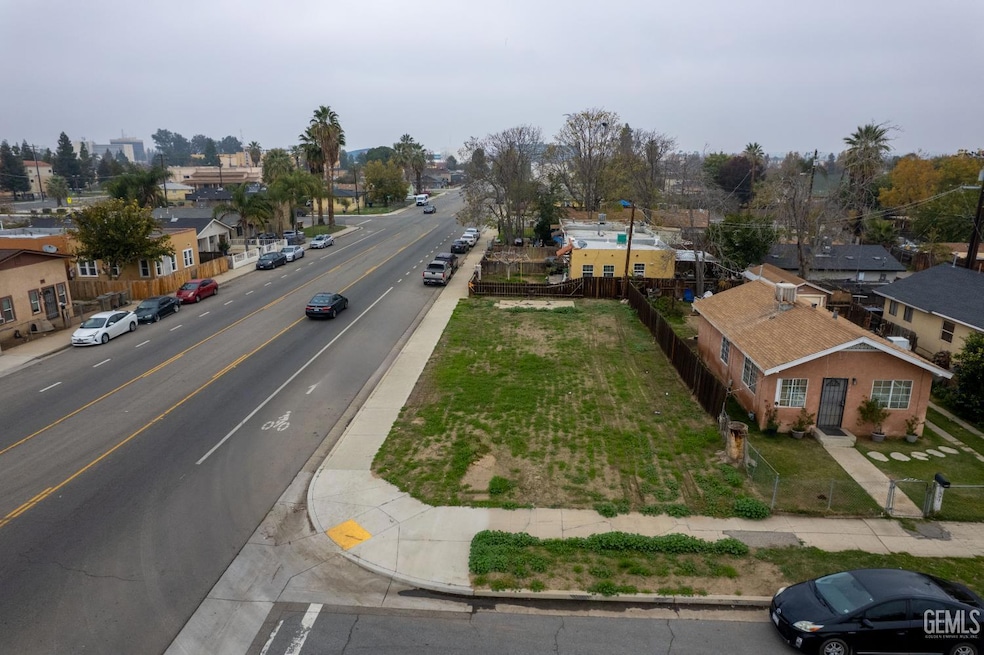 830 9th St, Bakersfield, CA 93304 - photo 1