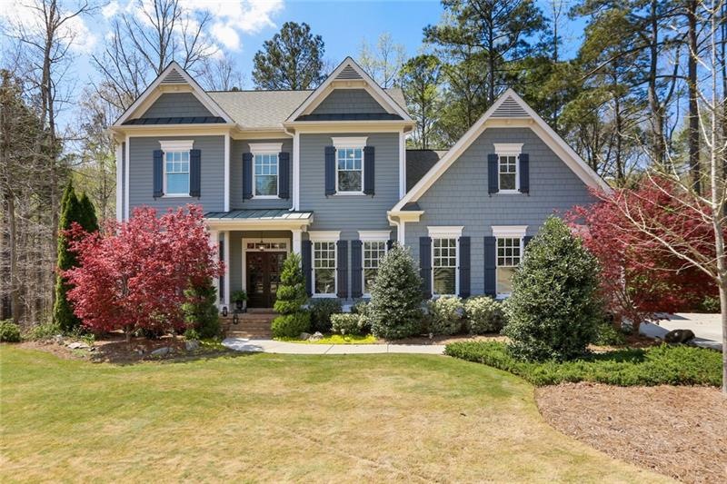 Beautifully appointed home in neighborhood of 21 h