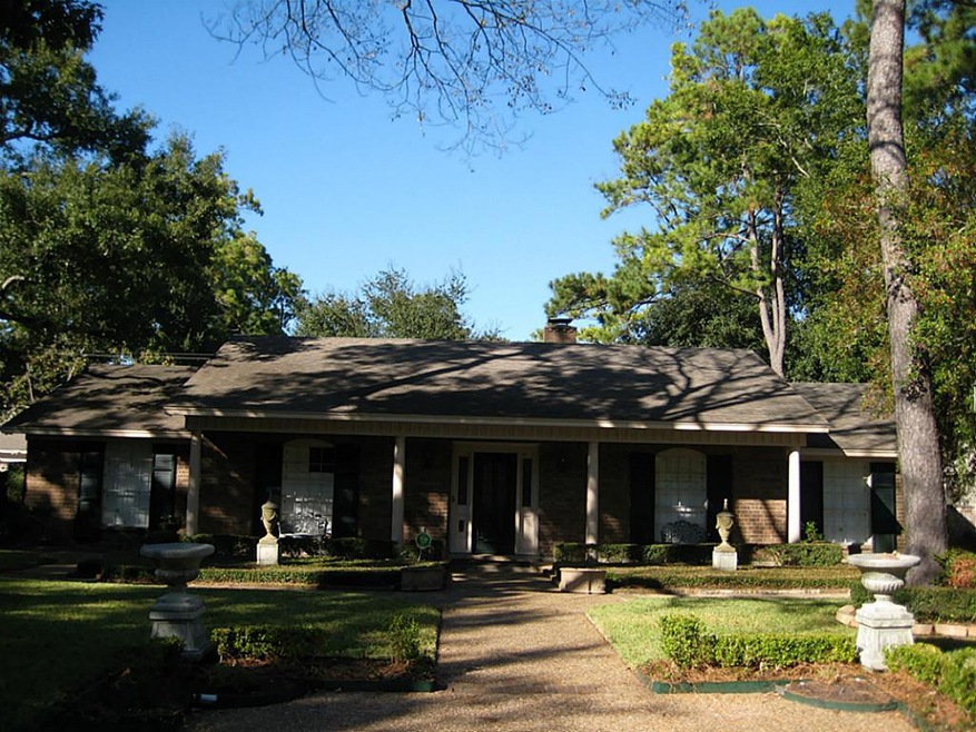 10218 Green Tree Rd, Houston, TX 77042 - photo 1