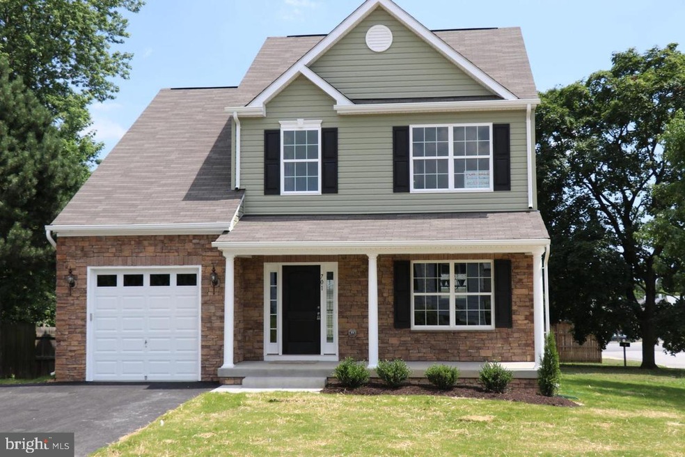 701 Dorsey Ave, Essex, MD 21221 - photo 1