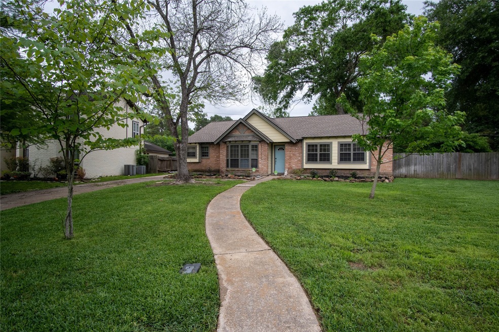 806 Crystal Lake Ln, Spring, TX 77380 - photo 1