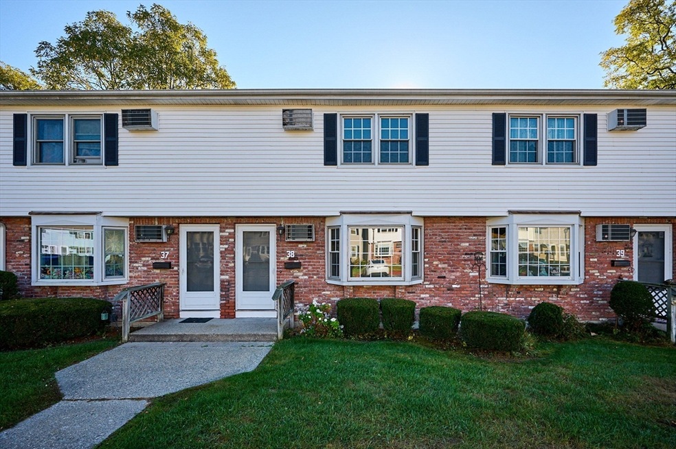 41 South St unit 38, Easthampton, MA 01027 - photo 1