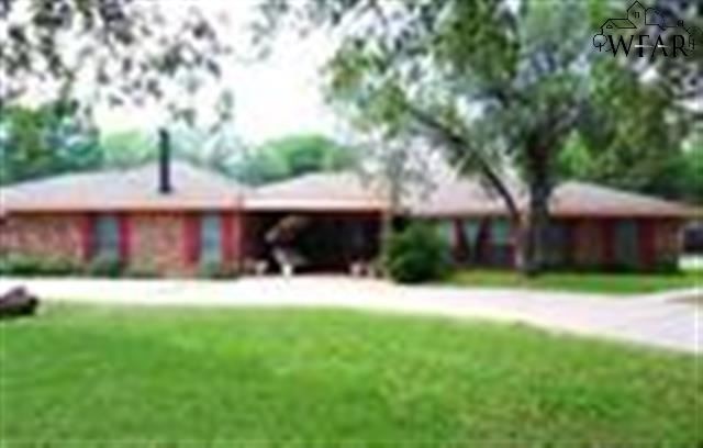 1640 Brenda Hursh Dr, Wichita Falls, TX 76302 - photo 1