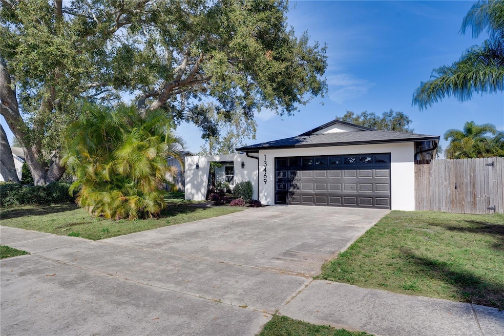 13469 Sol Vista Dr, Largo, FL 33774 - photo 1