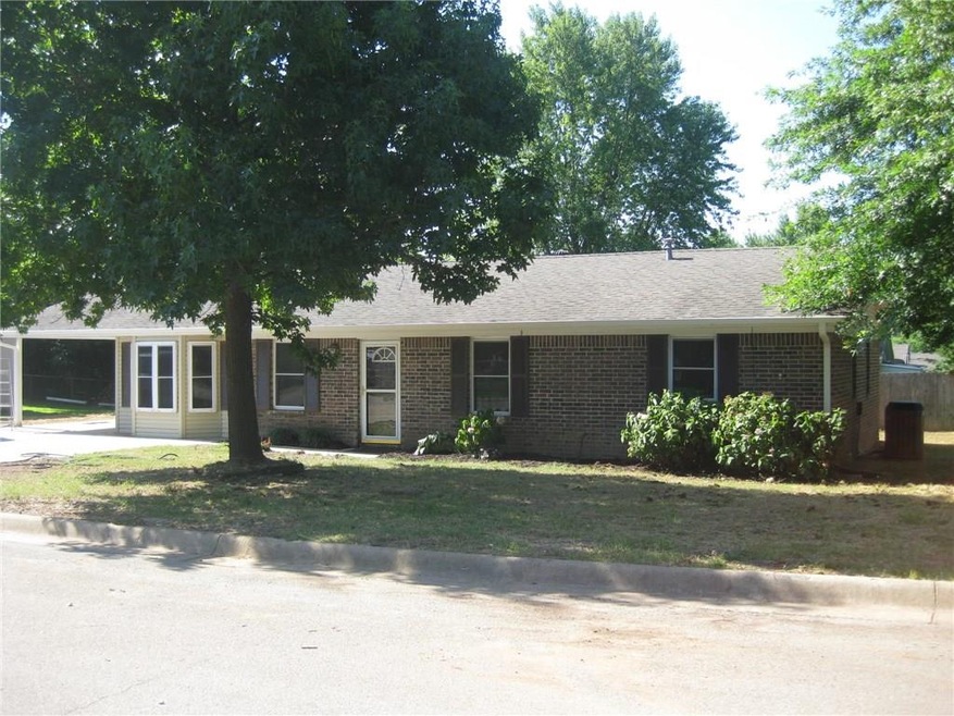 807 Linda St, Prairie Grove, AR 72753 - photo 1