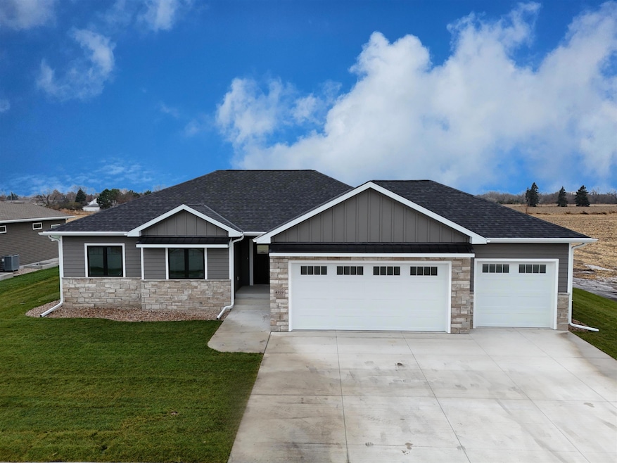 4929 17th St, Columbus, NE 68601 - photo 1