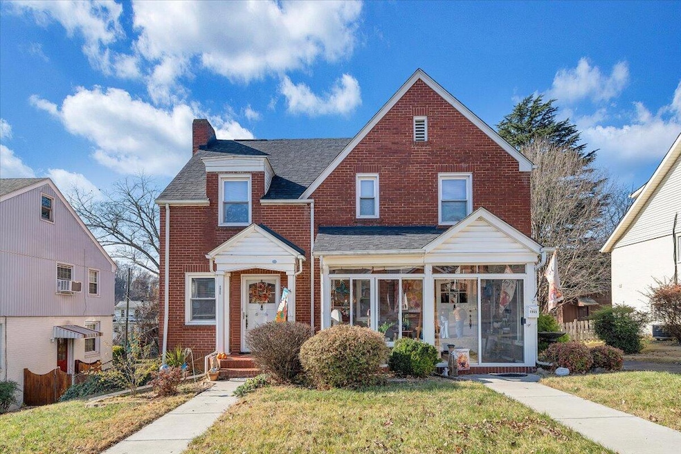 1909 Canterbury Rd SW, Roanoke, VA 24015 - photo 1