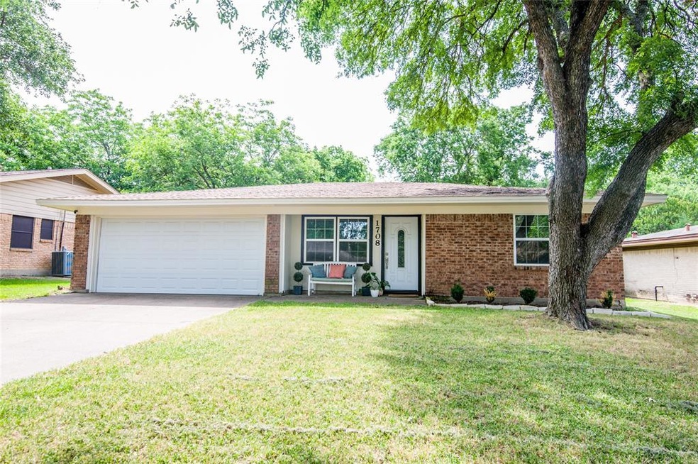 1708 Lyndale Dr, Ennis, TX 75119 - photo 1