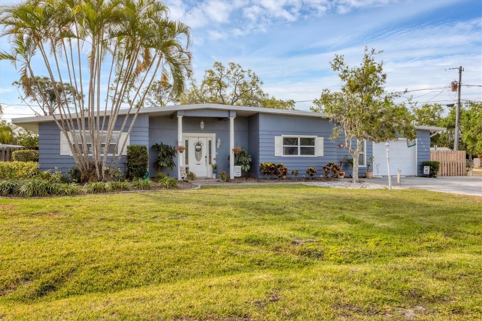 1320 Magellan Dr, Sarasota, FL 34243 - photo 1